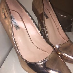 Rose gold cape robin